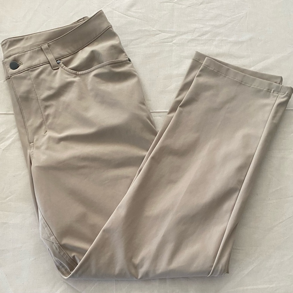 Lululemon Men’s Khaki Pant. New Without Tag.